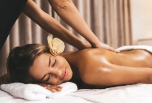 Nuru massage: Was isch das und wie chönd Paare sie sicher usprobiere?